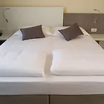 Oasi מלון 3*
