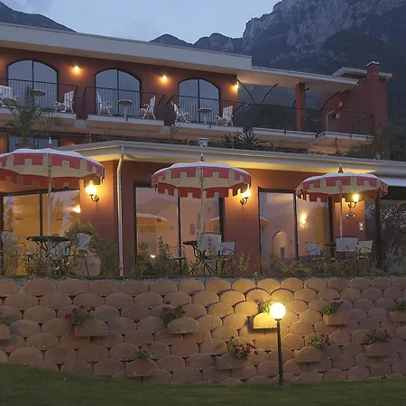 Hotel Oasi 3*