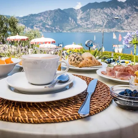 Hotel Oasi 3*